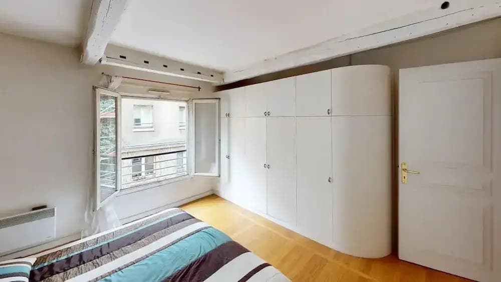 Marais Two Bedroom Haven - photo 4