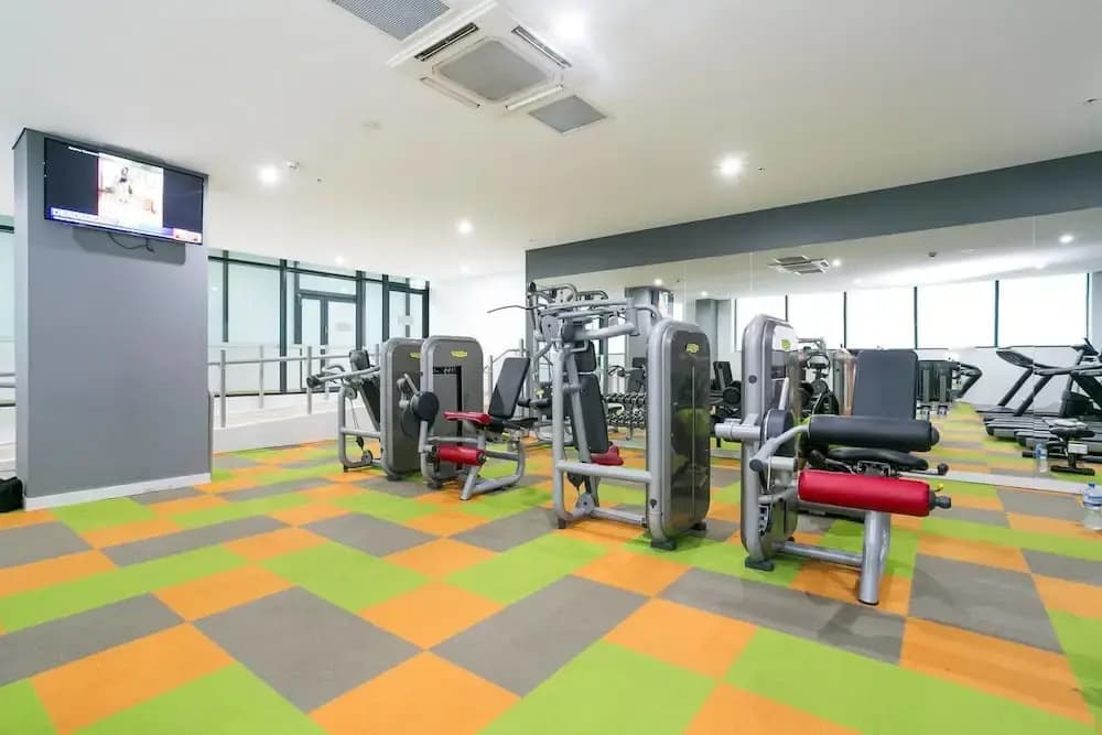 Chic CBD Pad + Pool + Gym + Sauna + Parking - photo 16
