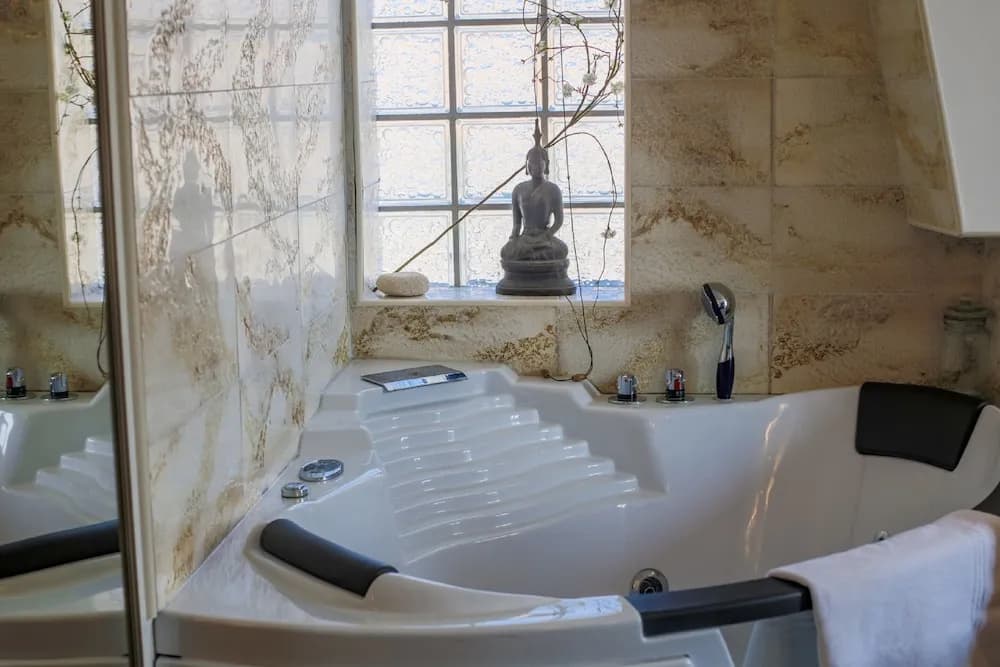 AU BEAU RIVAGE AP2049 by RIVIERA HOLIDAY HOMES - photo 8
