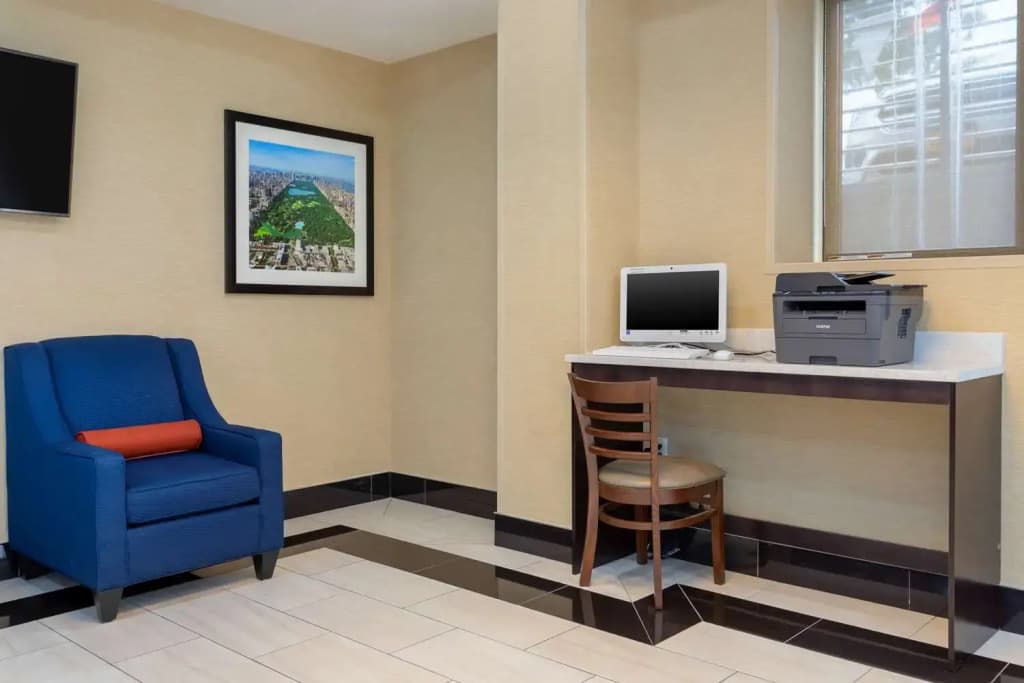 Comfort Inn & Suites near JFK Air Train - photo 5