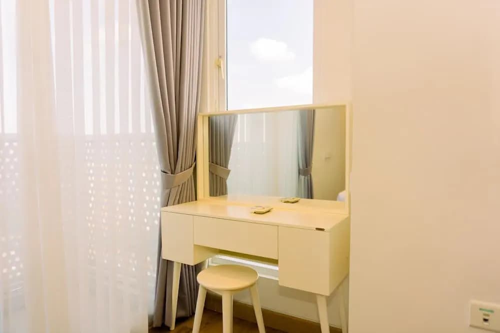 Spacious 1BR with Japandi Design at West Vista Apartment By Travelio - photo 3