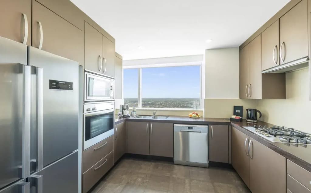 Meriton Suites World Tower - photo 23