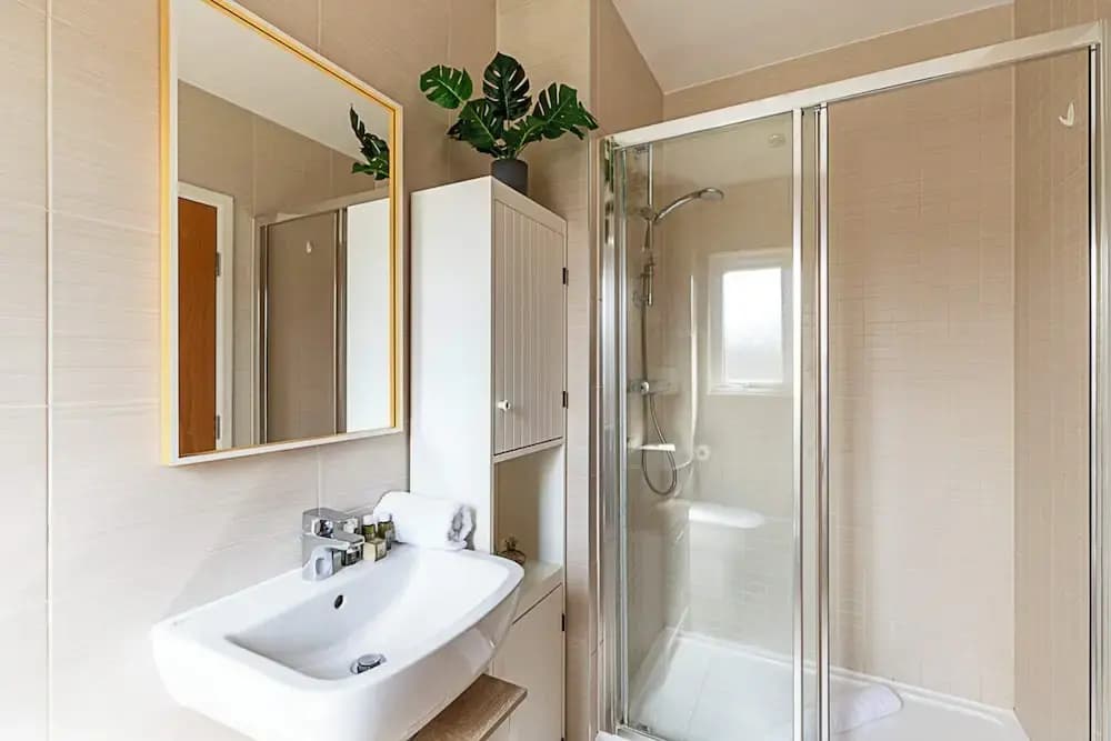Semi-detached House With Modern Bespoke Interior - photo 15