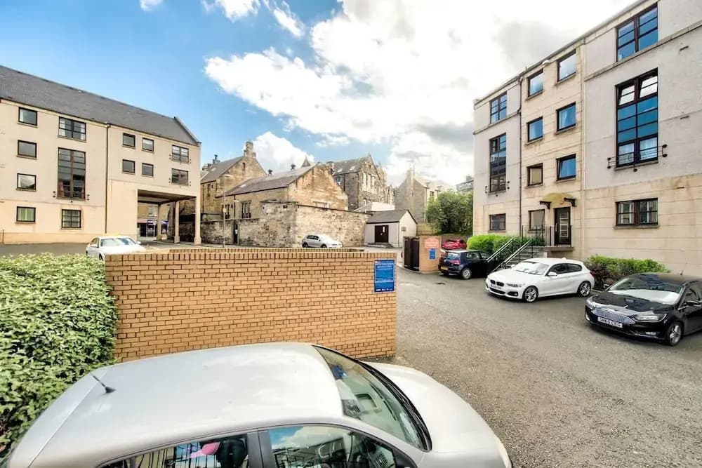 Spacious 2bed Close to City Centre - photo 8