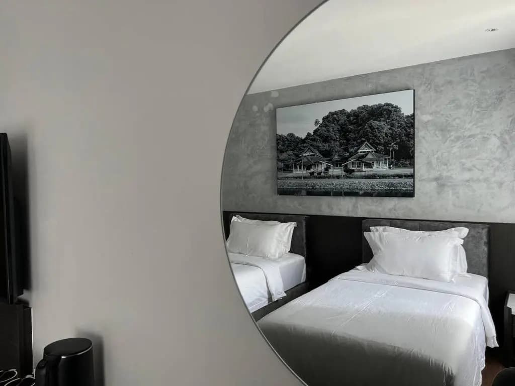 All In Hotel - photo 4