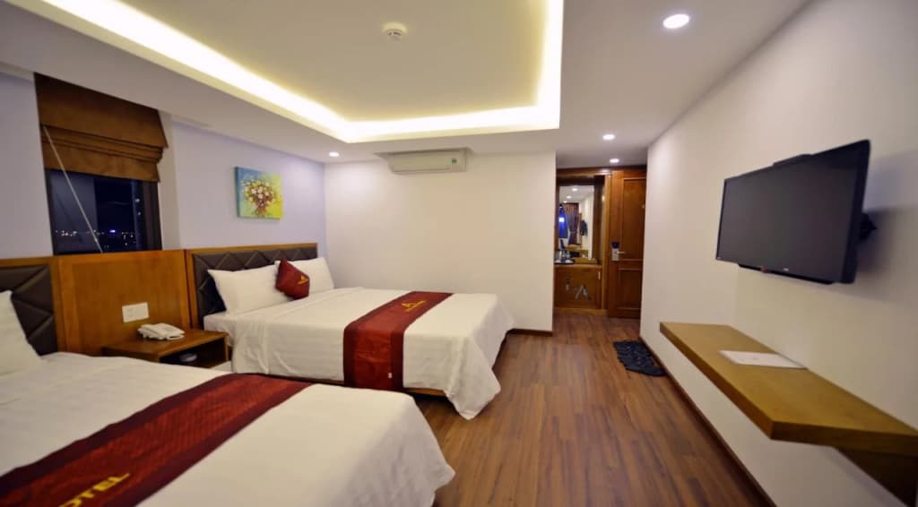 La Beach Hotel - photo 15