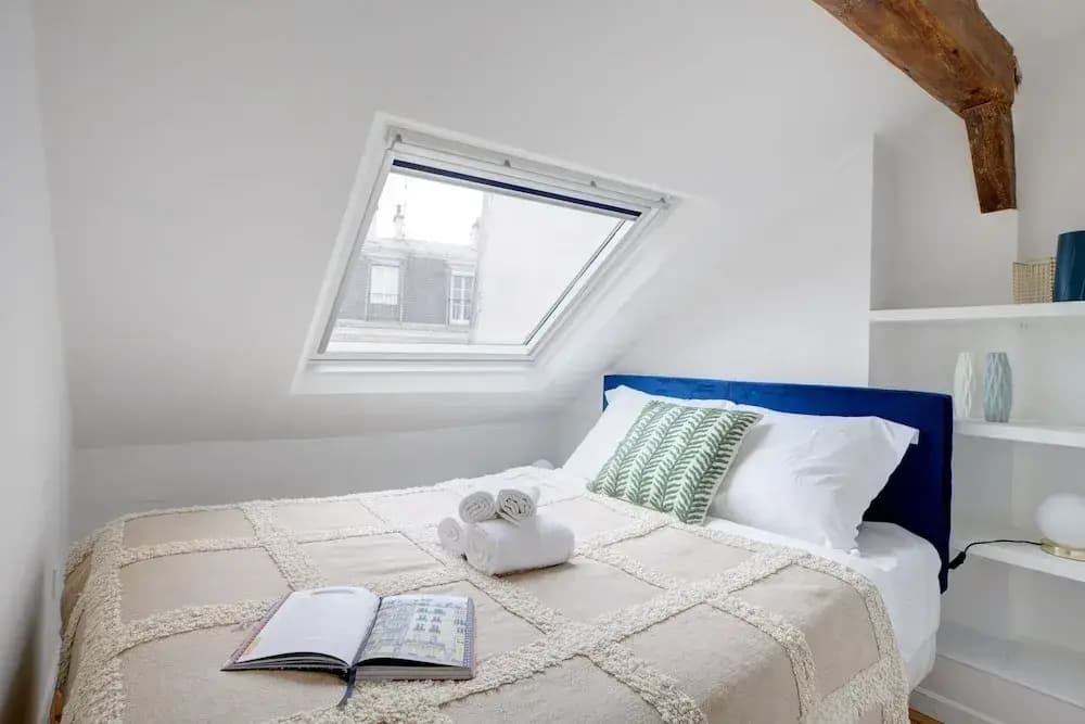 Cozy & Elegant Retreat Near Notre-Dame - photo 2