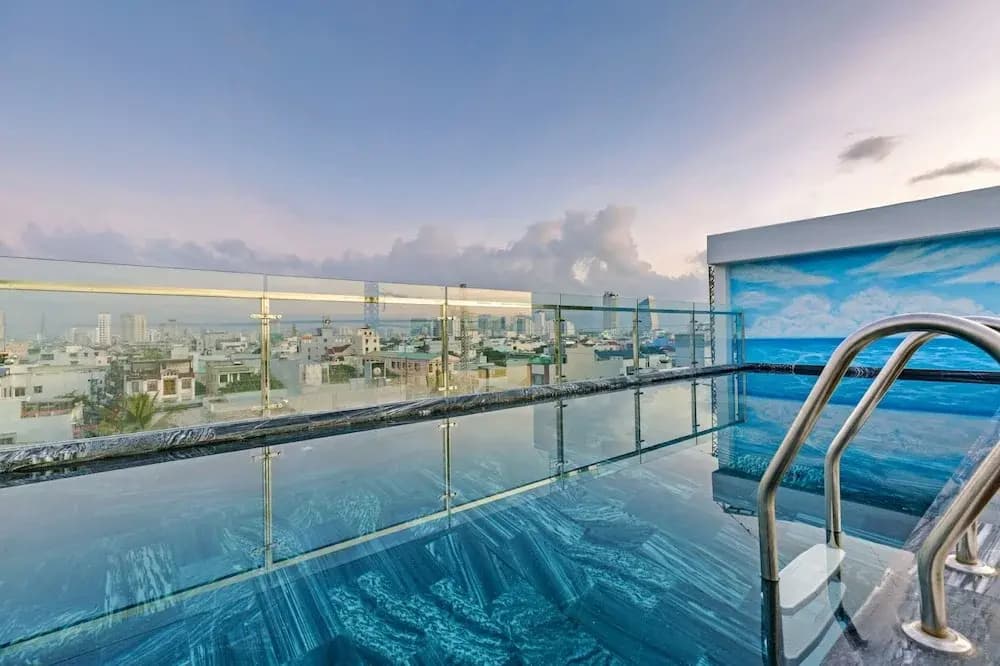 Lyn's Hotel & Apartment - photo 10