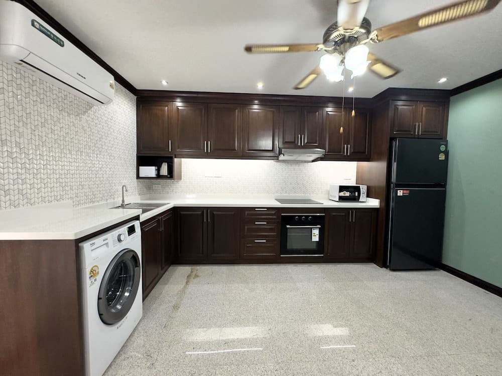 Spacious 2BR Condo - 3 Balconies & Green Views - photo 31