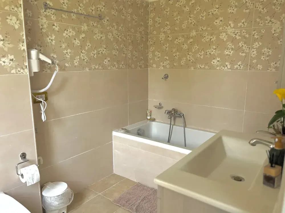 S.R. Guesthouse - photo 10