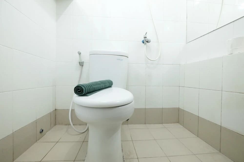 Extravaganza 2BR Bassura City Apartment - photo 9