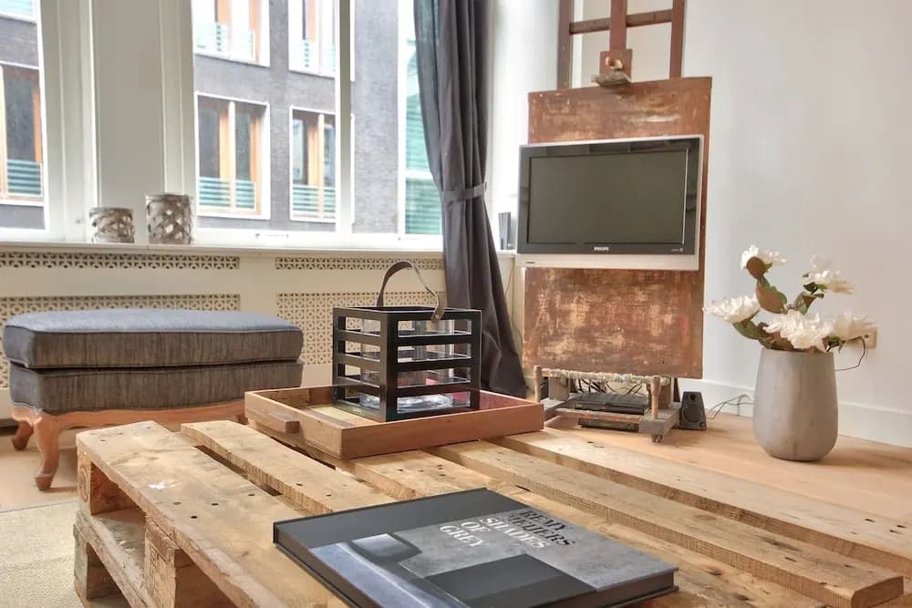 2 Bedroom Apartment In City Centre - photo 2