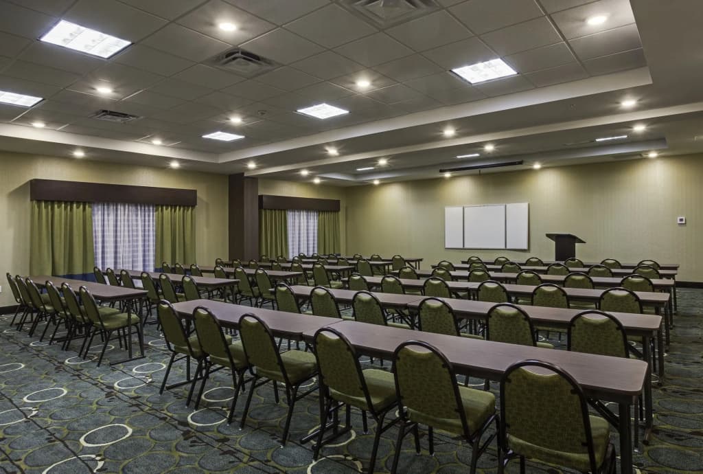 Holiday Inn Express & Suites Orlando East - UCF Area by IHG - photo 10