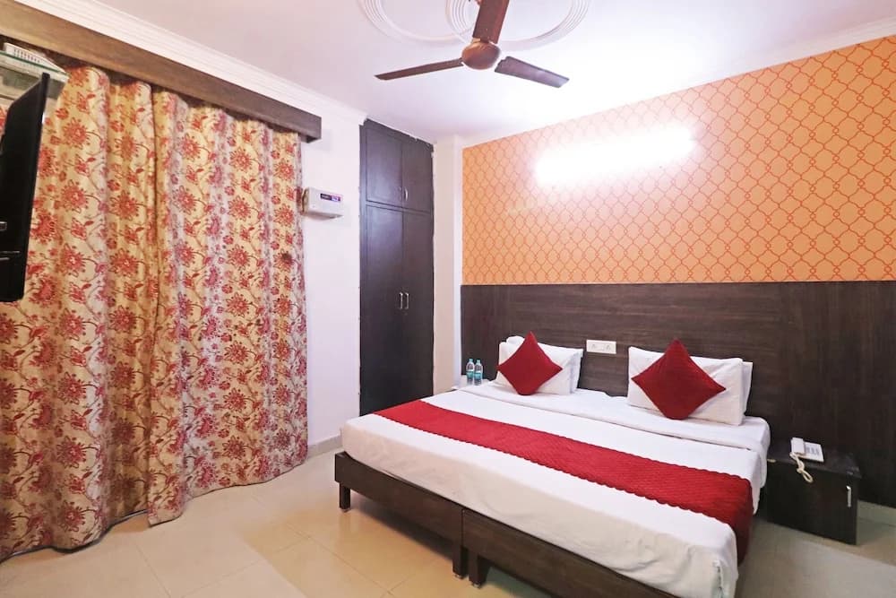 Mauryan Express Hotel Dashrathpuri Metro - photo 7