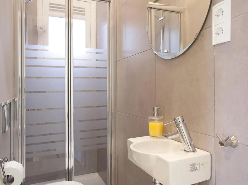 SOFIA 2 · Sofia's Gallery · Charming apartment in a real Barcelona surrounding - photo 7