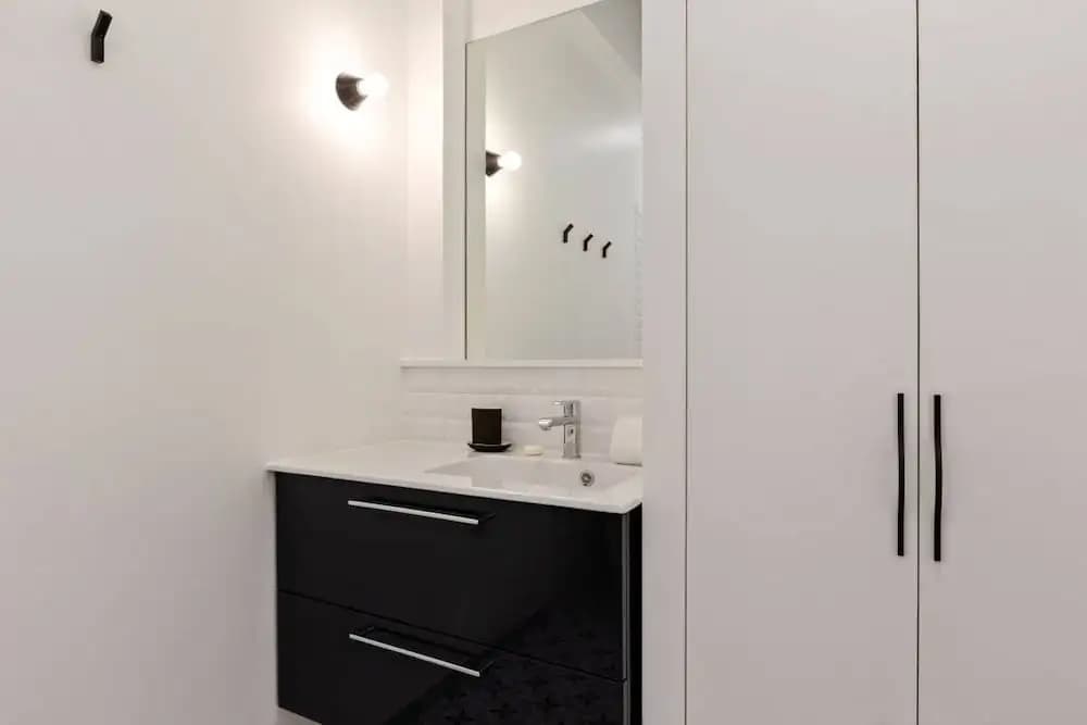 Contemporary & Comfortable 2 Bedroom Apartment in Paris - photo 4