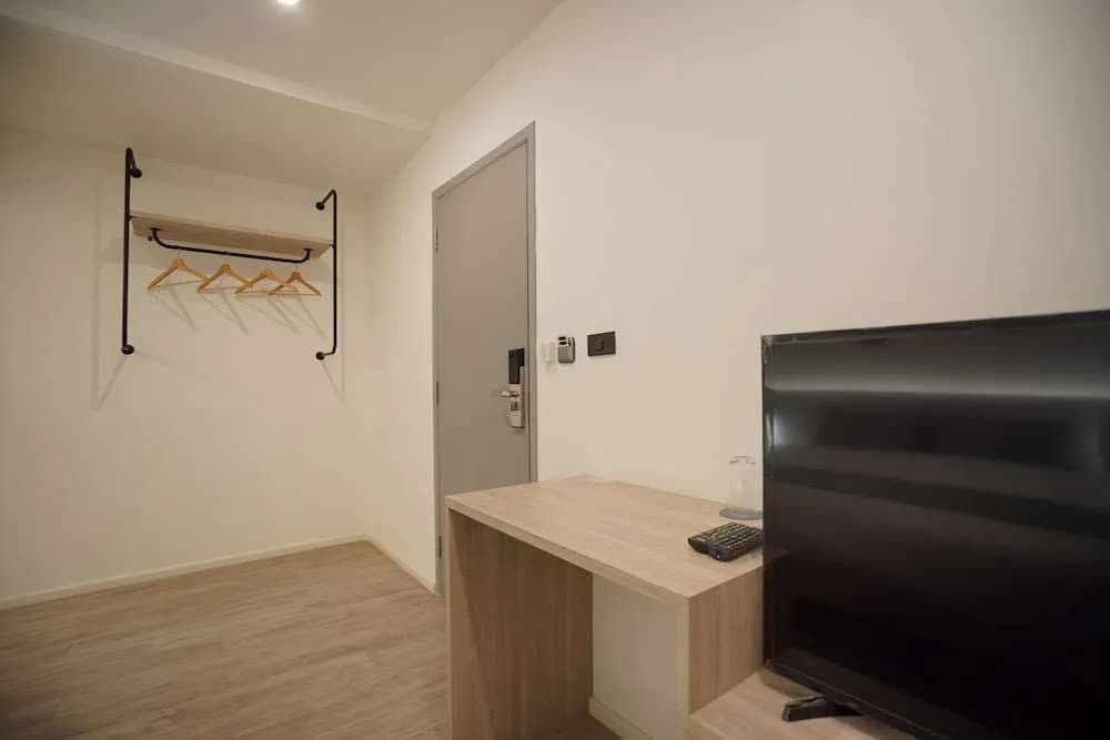 E11 Hotel - BTS Punnawithi - photo 18