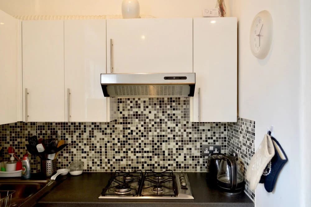 Central 2 Bedroom Flat in Edinburgh - photo 11