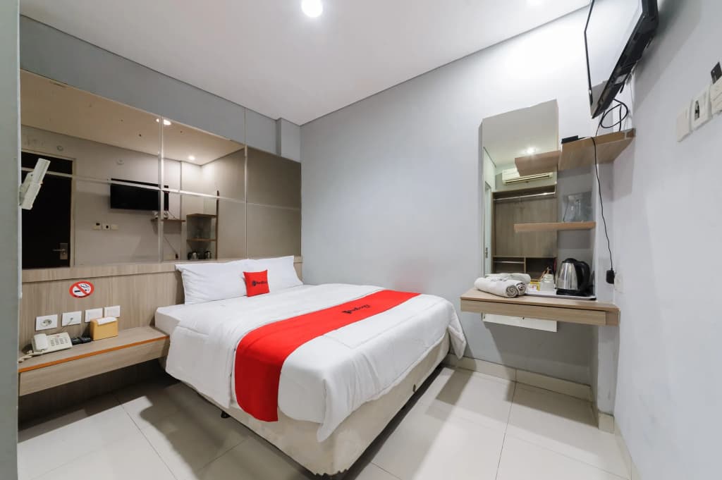 RedDoorz Plus near Grand Indonesia Jakarta - photo 4