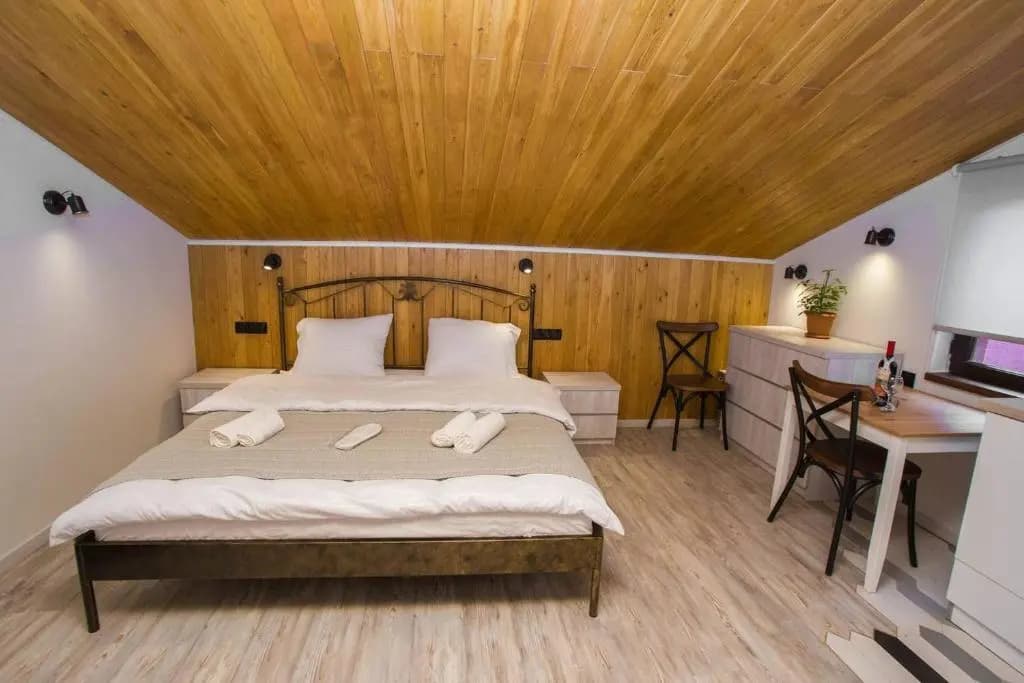 Studio in Old Tbilisi wwooden ceiling - photo 4