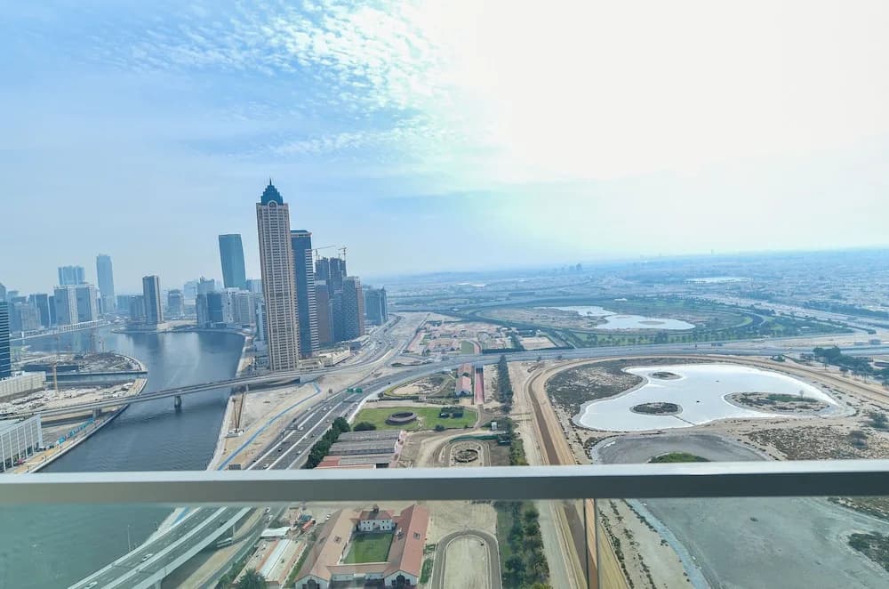 Dubai Canal View 1 BR Premium Apartment - AMN - photo 15