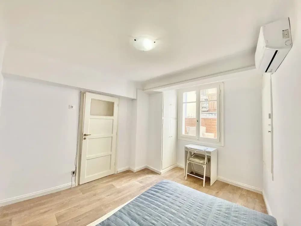 Quiet Flat With Outdoor Space in Central Athens - photo 1