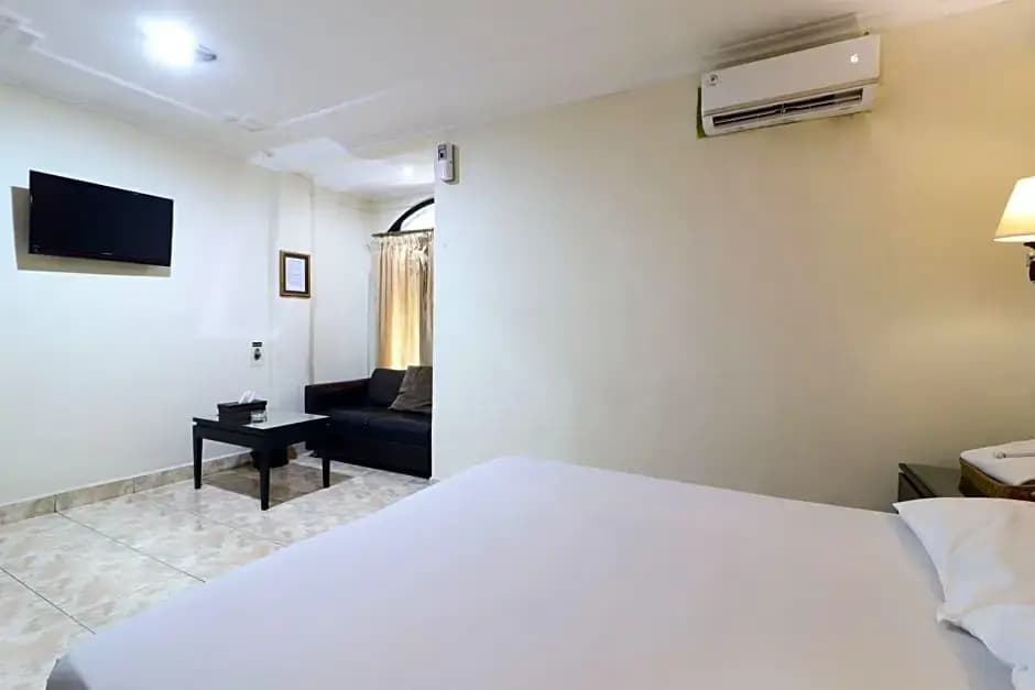 C One Hotel Pulomas - photo 6