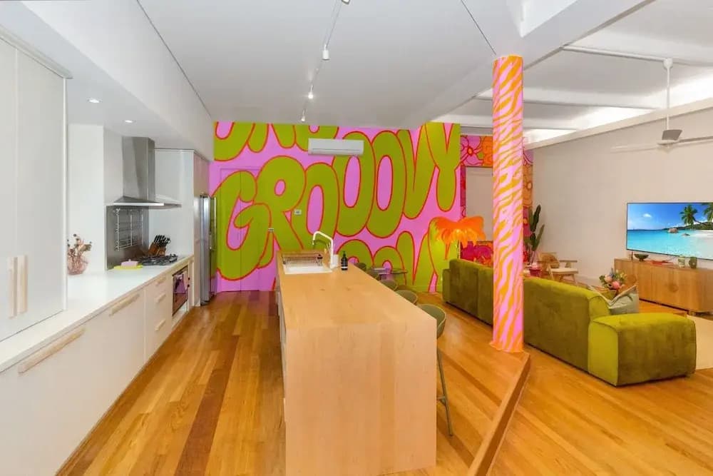 Fun and Cheeky 70s Styled City Apartment - photo 5