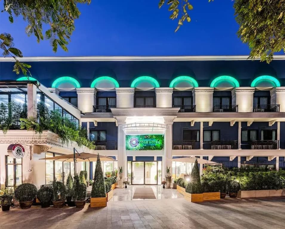 Ozone Hotel Bangkok - photo 1