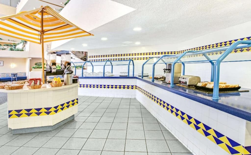 APM Inn & Suites - photo 10