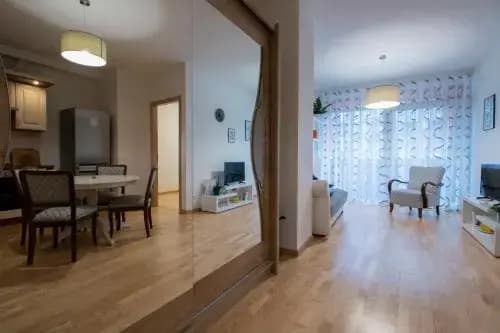 Modern 3 Br Apt with Balcony - photo 7