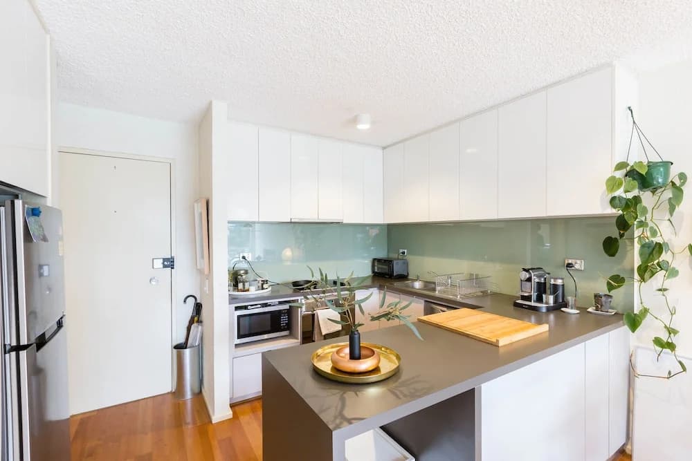 ISAAC, 1BDR South Melbourne Apartment - photo 10