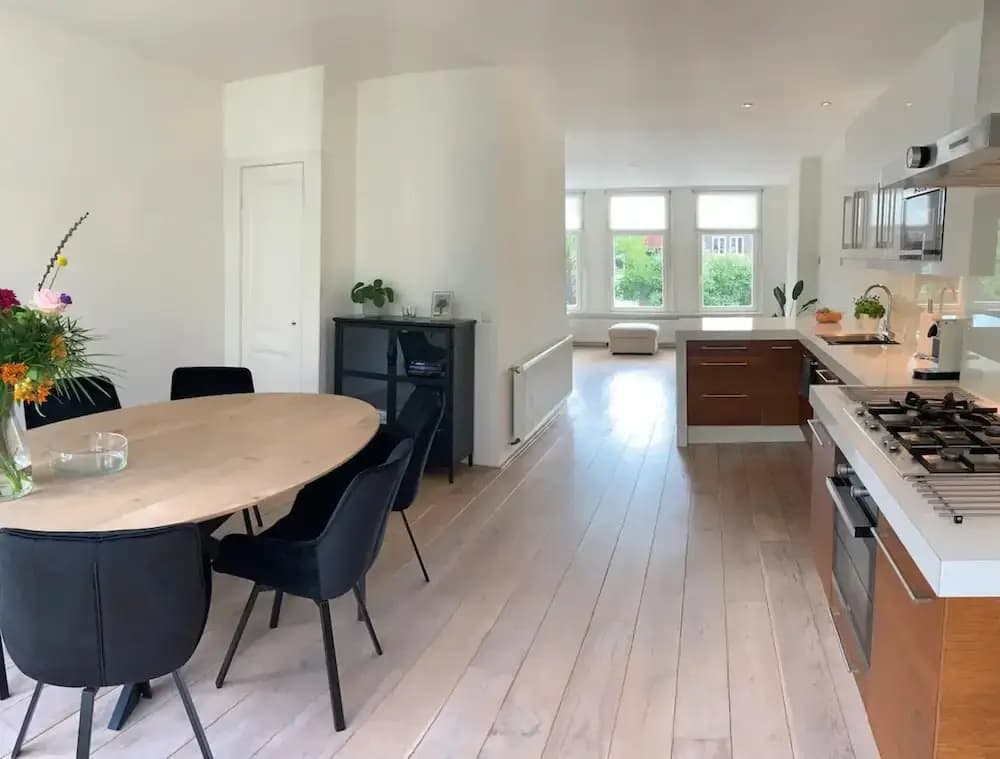 Bright Waterview Apartment - photo 14