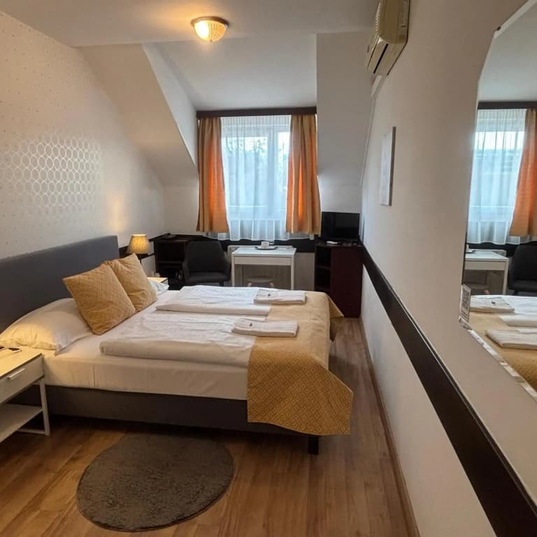 Hotel Gloria Budapest City Center - photo 36