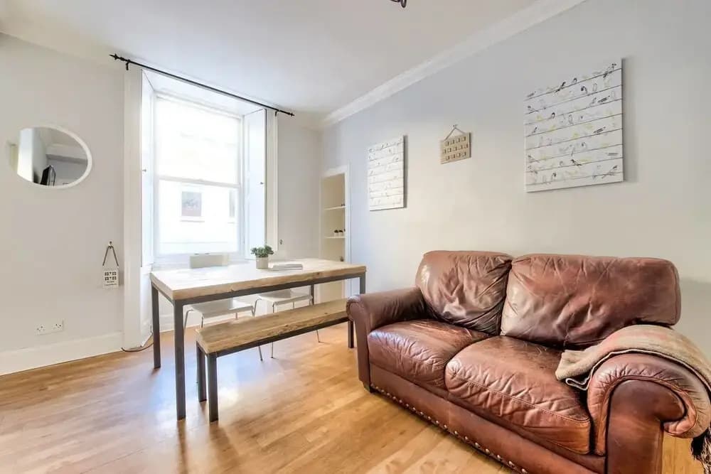 Perfect Location! - Charming Rose St Apart for 4 - photo 8