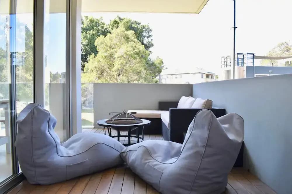 Bright and Open 2 Bedroom Bondi Flat - photo 6