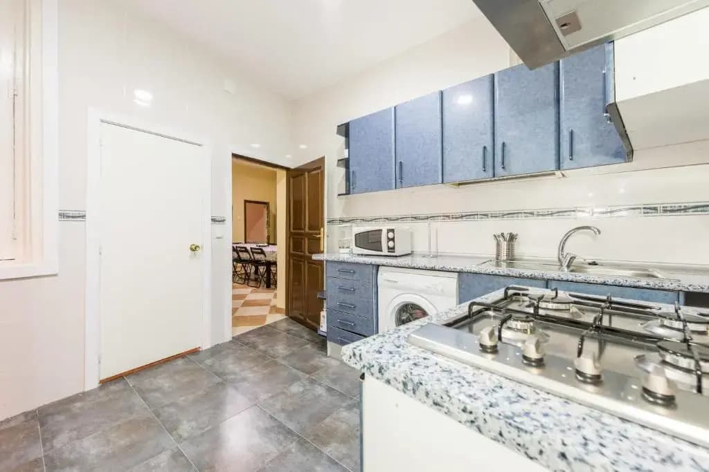 Grand Latina Apartment - photo 13