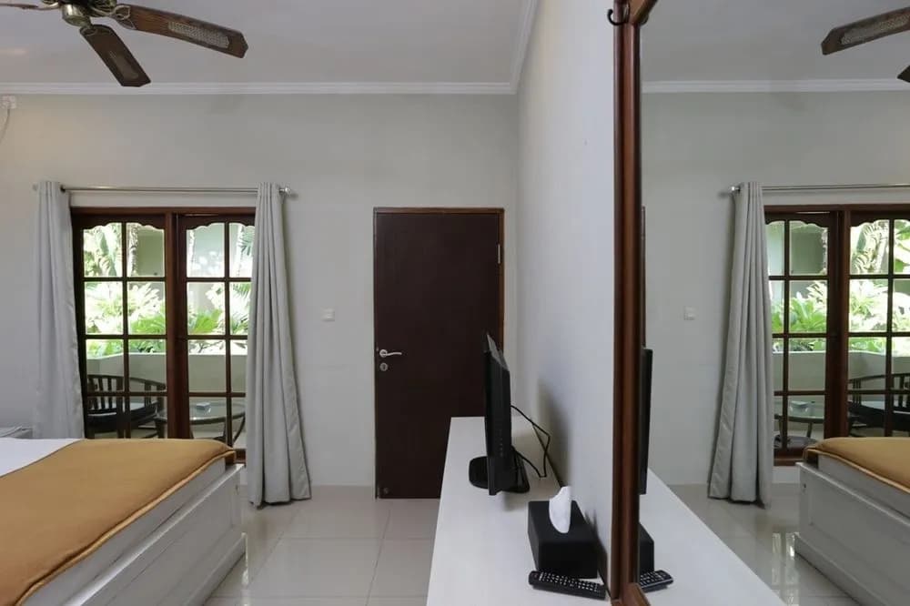 RedDoorz near Pantai Double Six - photo 5