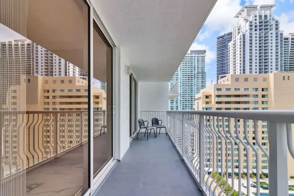 The Club at Brickell Bay Luxury Suites - photo 7