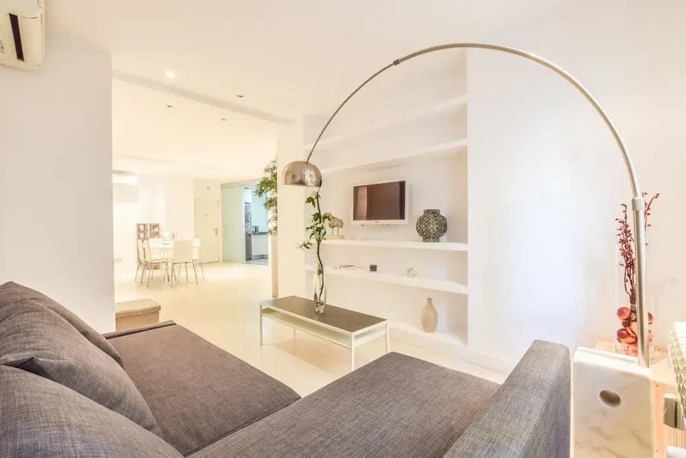 Room to Rent Bernabeu Spacious Apartment - photo 2