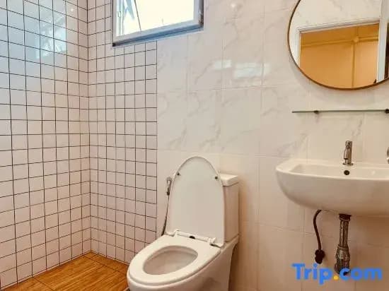 Convenient to Sky train station BTS with cozy room (402) - photo 2