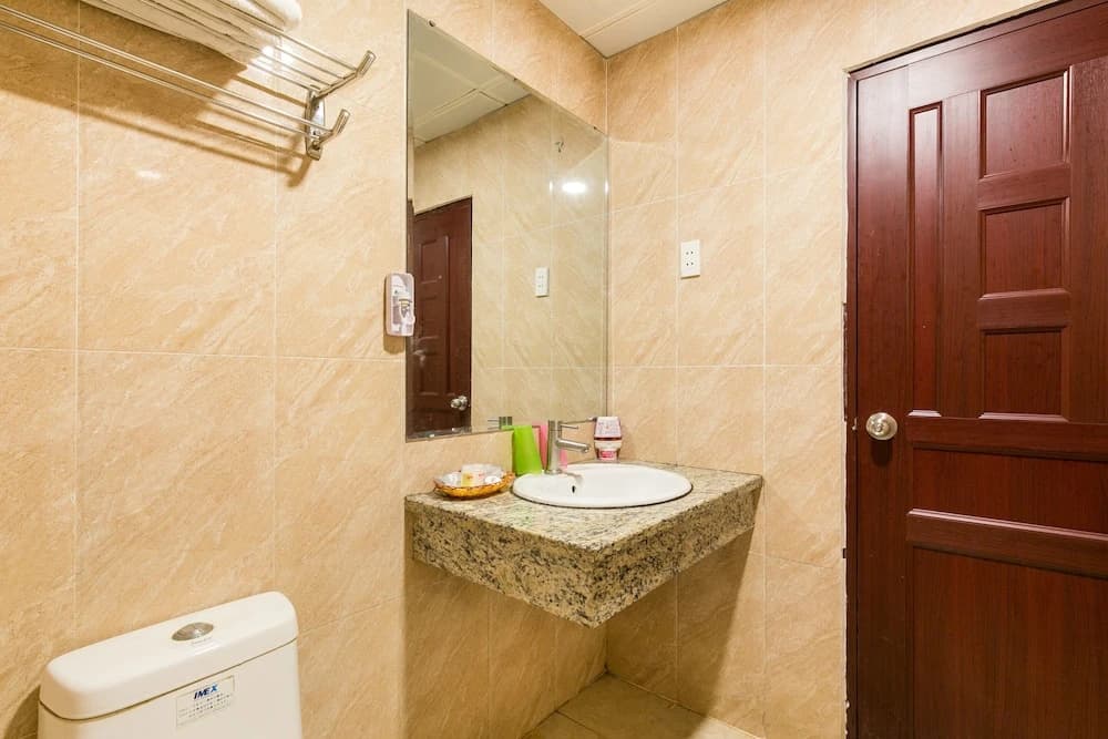 Habana Hotel by OYO Rooms - photo 8