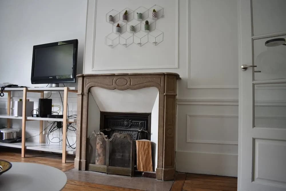 2 Bedroom Flat on Quai de Valmy - photo 3