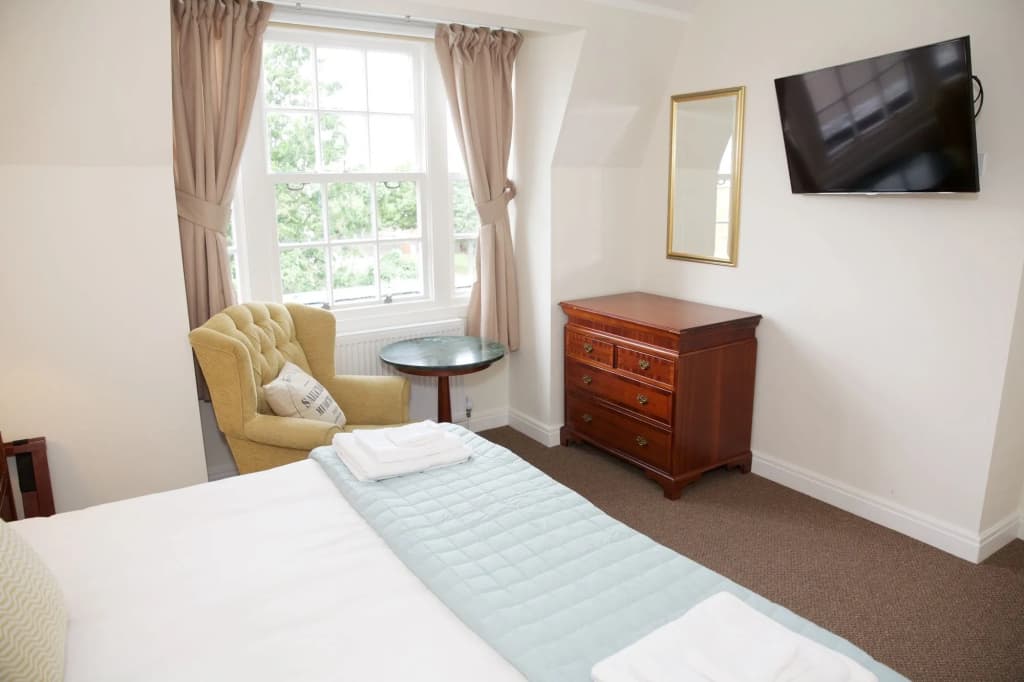 The Captain Cook Hotel - photo 7