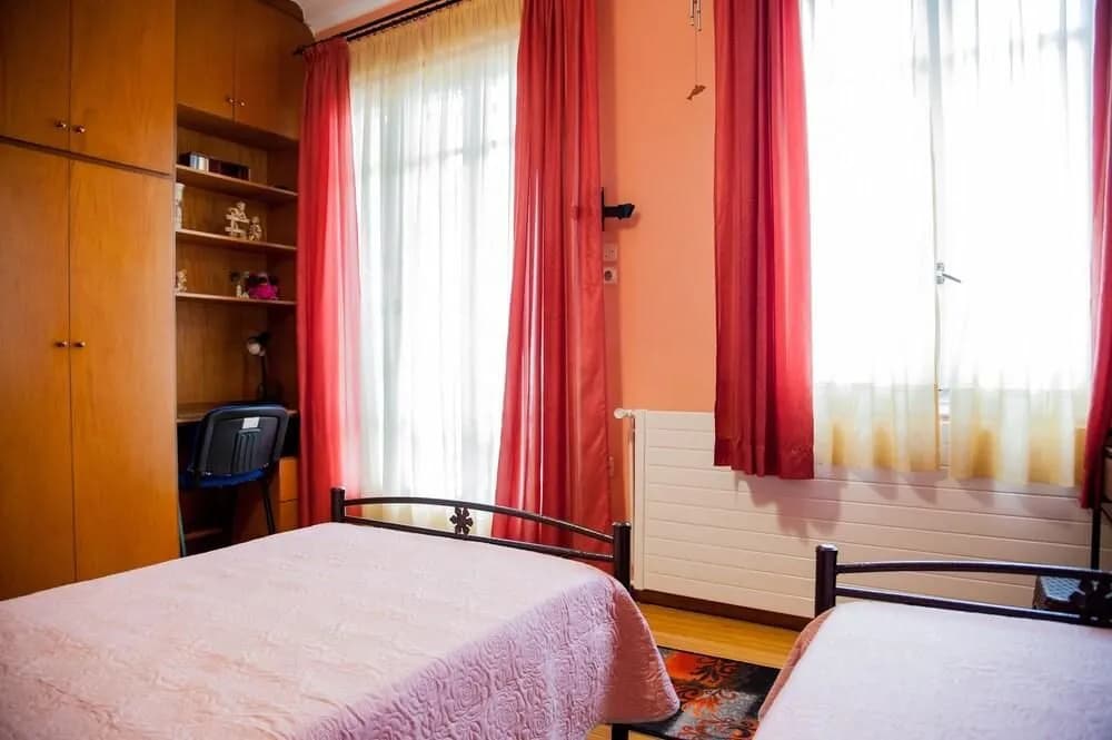 Bright Apt In Thisseio - photo 4