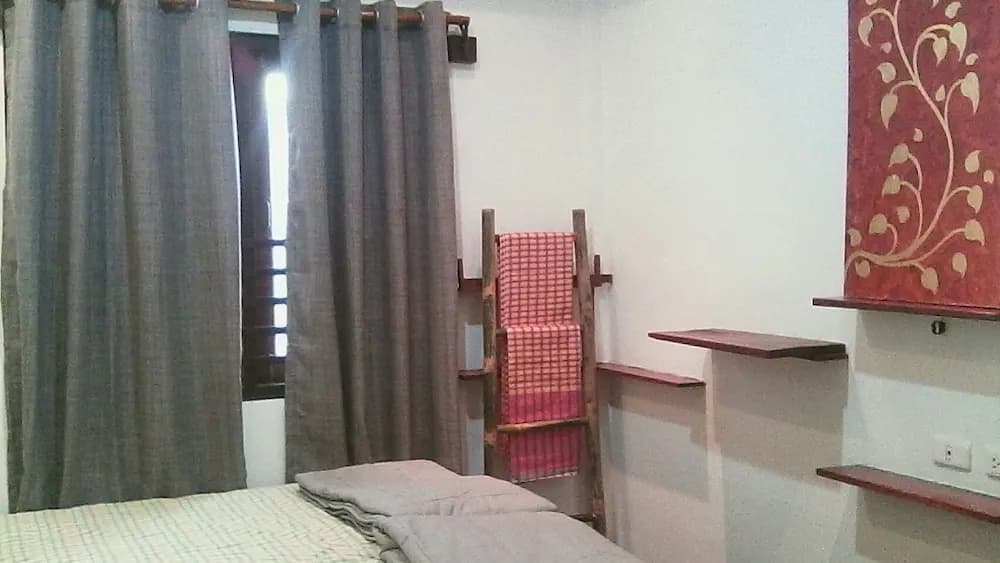 Indy Hostel at Maenam - photo 6