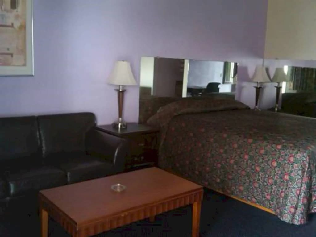 Crescent Inn - photo 3
