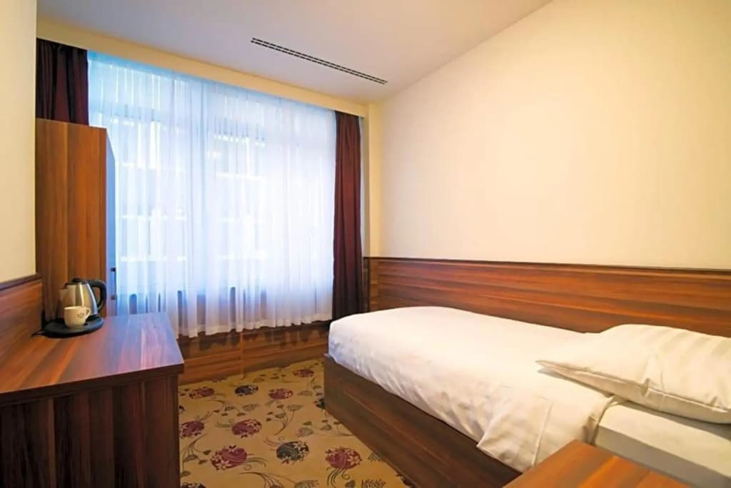 Hotel King's Court - photo 4