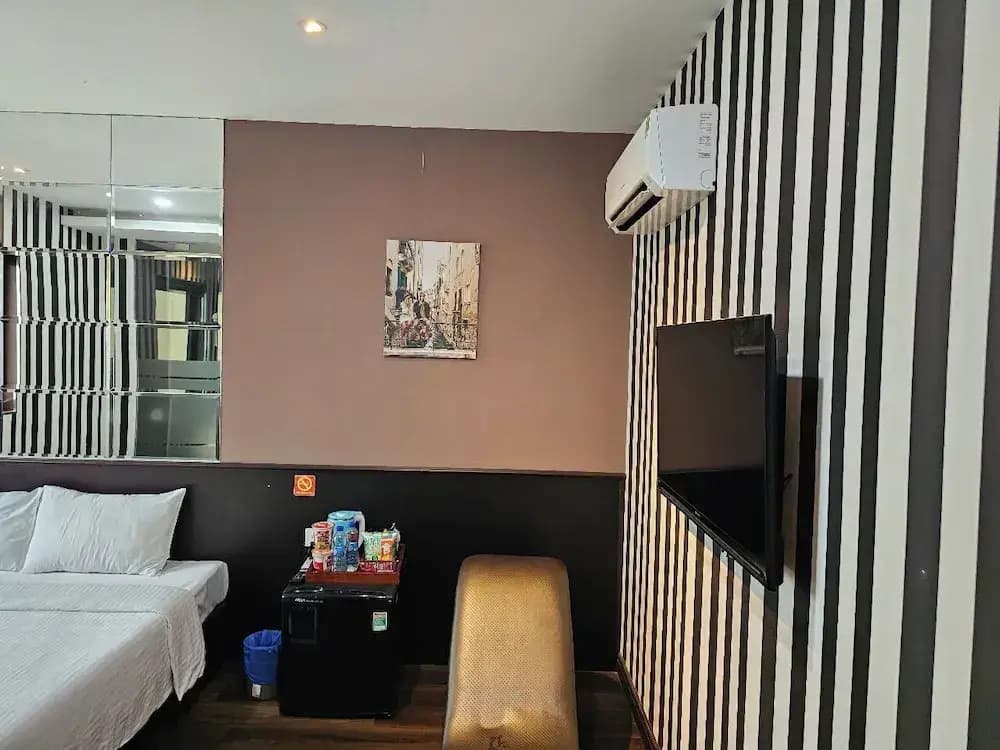 Pink Hotel - photo 13