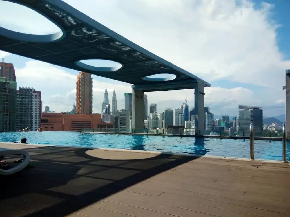 Breathtaking Infinity Pool Studio in Bukit Bintang - photo 8